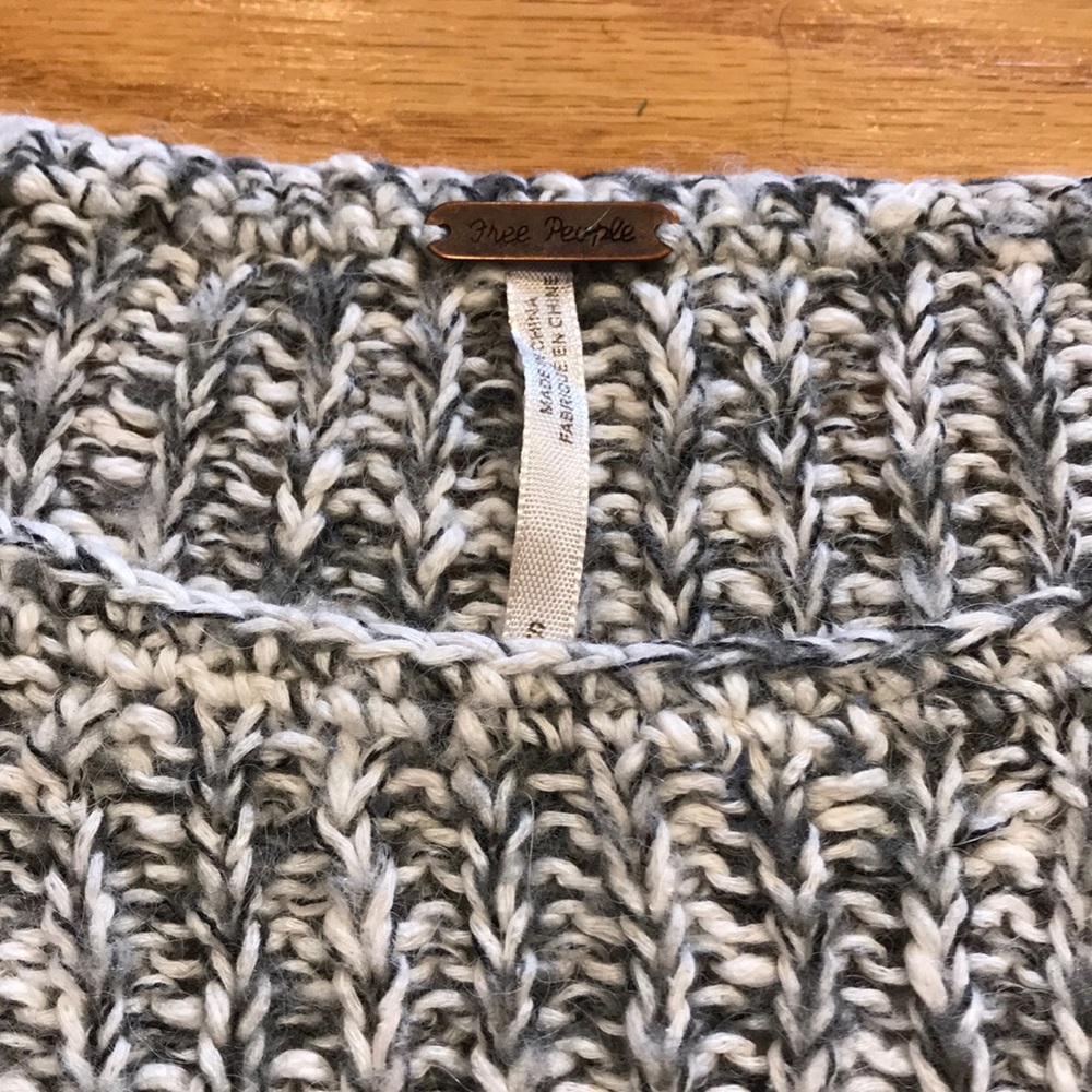 $108 FREE PEOPLE Beach Comber Oversized Gray Chunky Knit Soft Sweater Sz S Small - Picture 7 of 10